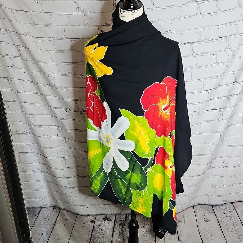 Banana Beach Black Floral Sarong - Picture 3 of 8